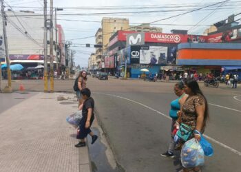 Comerciantes trabajaron como de costumbre