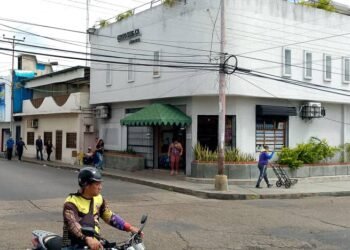 En la calle Sucre los comercios abrieron sus puertas