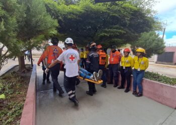 Los cuerpos de seguridad y rescate lograron desalojar a 334 personas de la sede académica en un tiempo record de 4,9 minutos