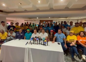 Bower Rosas, coordinador de Vente Venezuela en Nueva Esparta, durante la rueda de prensa ofrecida en Porlamar, junto con los partidos de la Plataforma Unitaria Democrática para anunciar la concentración del 22 de octubre