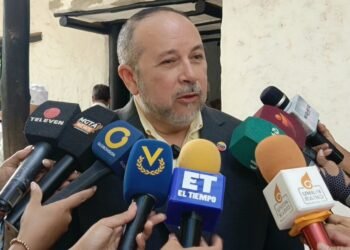 José Gregorio Rodríguez, presidente de Consecomercio, propuso la incorporación de gabarras generadoras de energía como una medida transitoria ante la crisis eléctrica