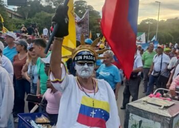 Los asistentes, concentrados en los alrededores de los accesos a la UCV, corearon consignas a favor de Machado