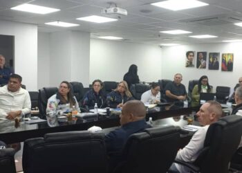 Gremios empresariales y gobierno se reunieron en Caracas para avanzar en la reactivación de la pesca industrial