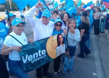 En Lechería, los asistentes se apostaron en la avenida Daniel Camejo Octavio