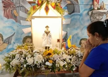 Devotos y feligreses se concentran en la histórica capilla del sector Los Cocos, en Nueva Esparta, para conmemorar con fe y oraciones el cumpleaños de San José Gregorio Hernández