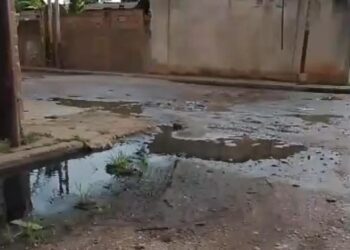 Voz Comunitaria | Aguas negras se acumulan en calles del sector José Antonio Páez de El Tigre