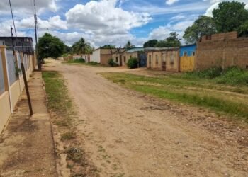Voz Comunitaria | Vecinos denuncian abandono en carrera 11 Sur de El Tigre (+Fotos)