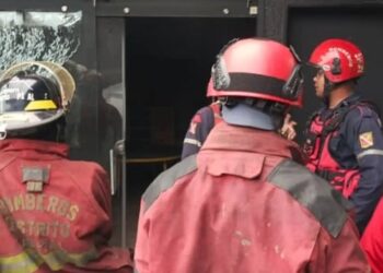 Bomberos de Distrito Capital sofocaron incendio en guardería de Montalbán III (+Fotos)