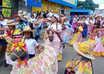 Desfile de burriquitas recorrió calles de Carúpano