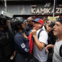 Pese al bloqueo, una comisión sindical logró llegar a las cercanías del palacio presidencial