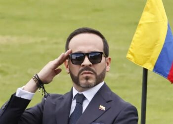 De La Espriella firma decreto para regular la protesta en Colombia
