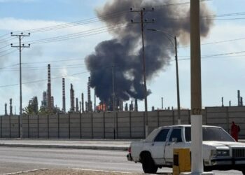 Equipo de Pdvsa controla incendio en Refinería Cardón, tras rotura de tubería en línea de gas natural