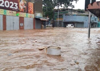 Las inundaciones provocaron la saturación del sistema de drenaje urbano