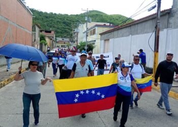 Gremios marcharon en Carúpano para apoyar peticiones salariales al gobierno nacional (+Fotos)