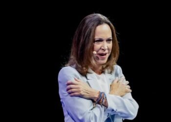 María Corina Machado reitera que regresará a Venezuela para "contribuir" a la transición
