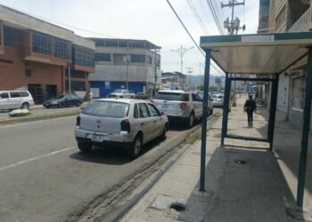 El Tiempo en la Calle | Paradas de transporte público de Sotillo están entre el abandono y el olvido (+Fotos)