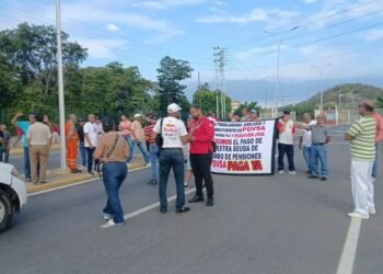 Jubilados petroleros protestaron para exigir pago de pensiones y mejoras en el sistema de salud (+Fotos)