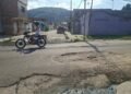 Cunetas en mal estado convierten la entrada de la calle Transformadores de Tierra Adentro en zona de riesgo (+Fotos)