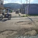 Cunetas en mal estado convierten la entrada de la calle Transformadores de Tierra Adentro en zona de riesgo (+Fotos)