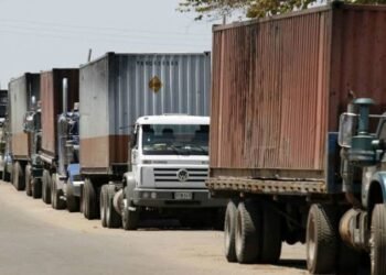 INTT restringe paso de vehículos de carga pesada por feriado del 12 de octubre
