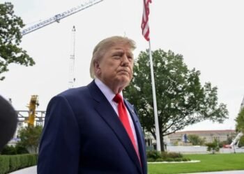 La aprobación de Trump cae a un mínimo histórico a semanas de las elecciones de medio mandato